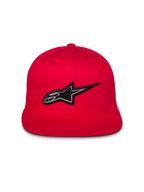 Cappello Snapback Alpinestars Thickness, rosso, vista frontale con logo Astars ricamato in 3D bianco e nero, visiera piatta, corona strutturata, streetwear casual