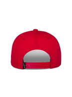 Cappello Alpinestars Thickness Snapback, rosso, vista posteriore con chiusura snapback regolabile, corona strutturata, tessuto twill rosso, piccola etichetta nera del brand