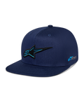 Alpinestars Thickness Snapback Hat, blu navy, corona strutturata con visiera piatta, logo Astars ricamato in 3D nero con profilo azzurro, ricamo del logo laterale, streetwear casual ispirato al motorsport