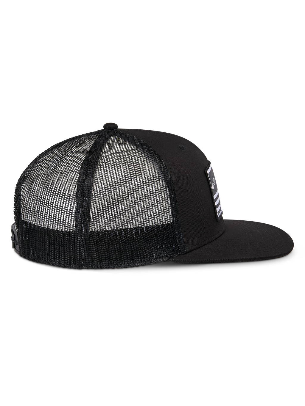 Cappello Alpinestars Flag Flat Trucker, nero, vista laterale con visiera piatta, corona strutturata e retro in rete di poliestere nero, copricapo casual ispirato al motorsport