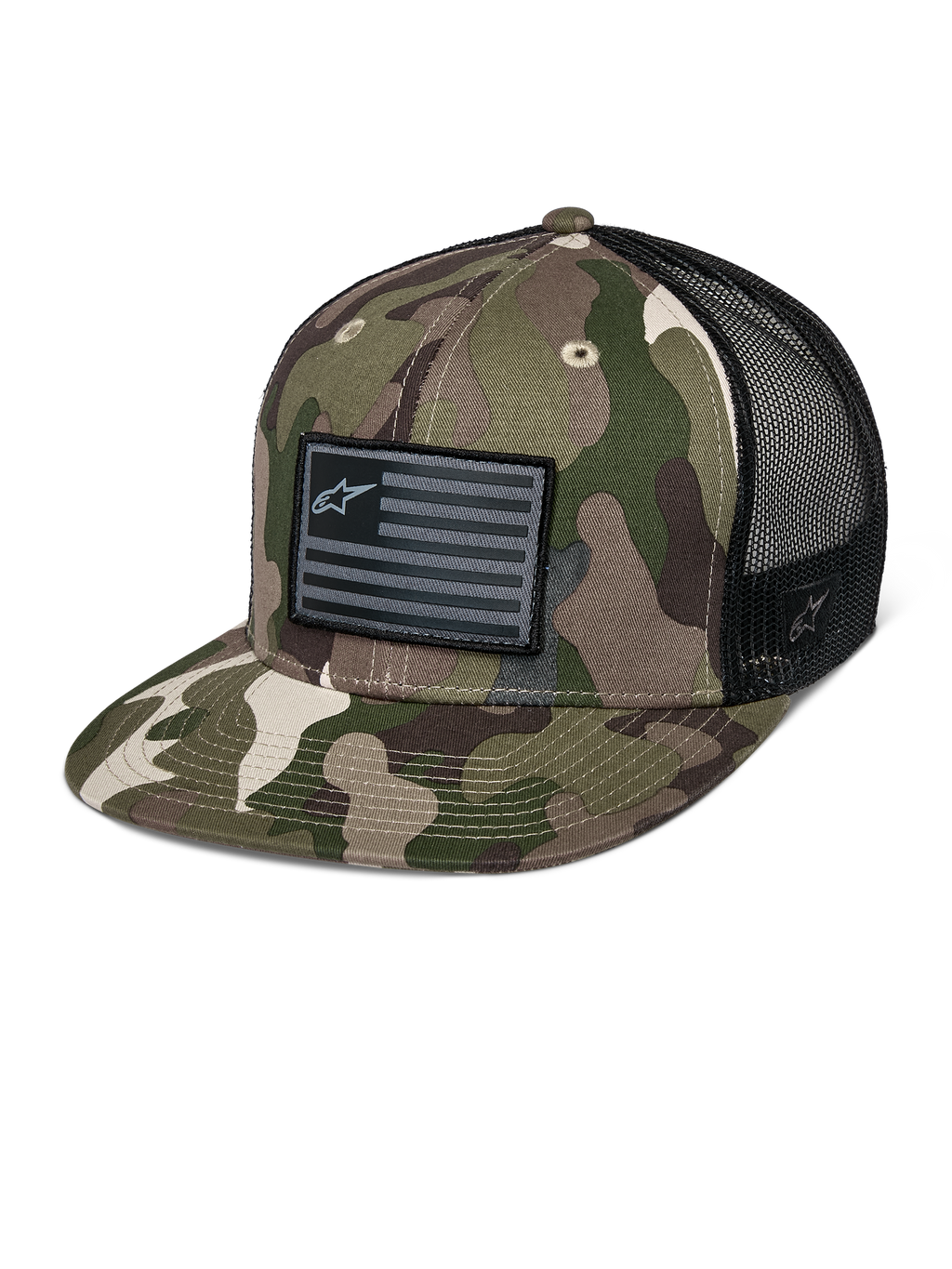 Alpinestars Flag Flat Trucker Hat, cappello trucker mimetico verde e nero con visiera piatta, retro in rete traspirante, corona strutturata con patch logo a forma di bandiera nera, copricapo casual da motorsport.