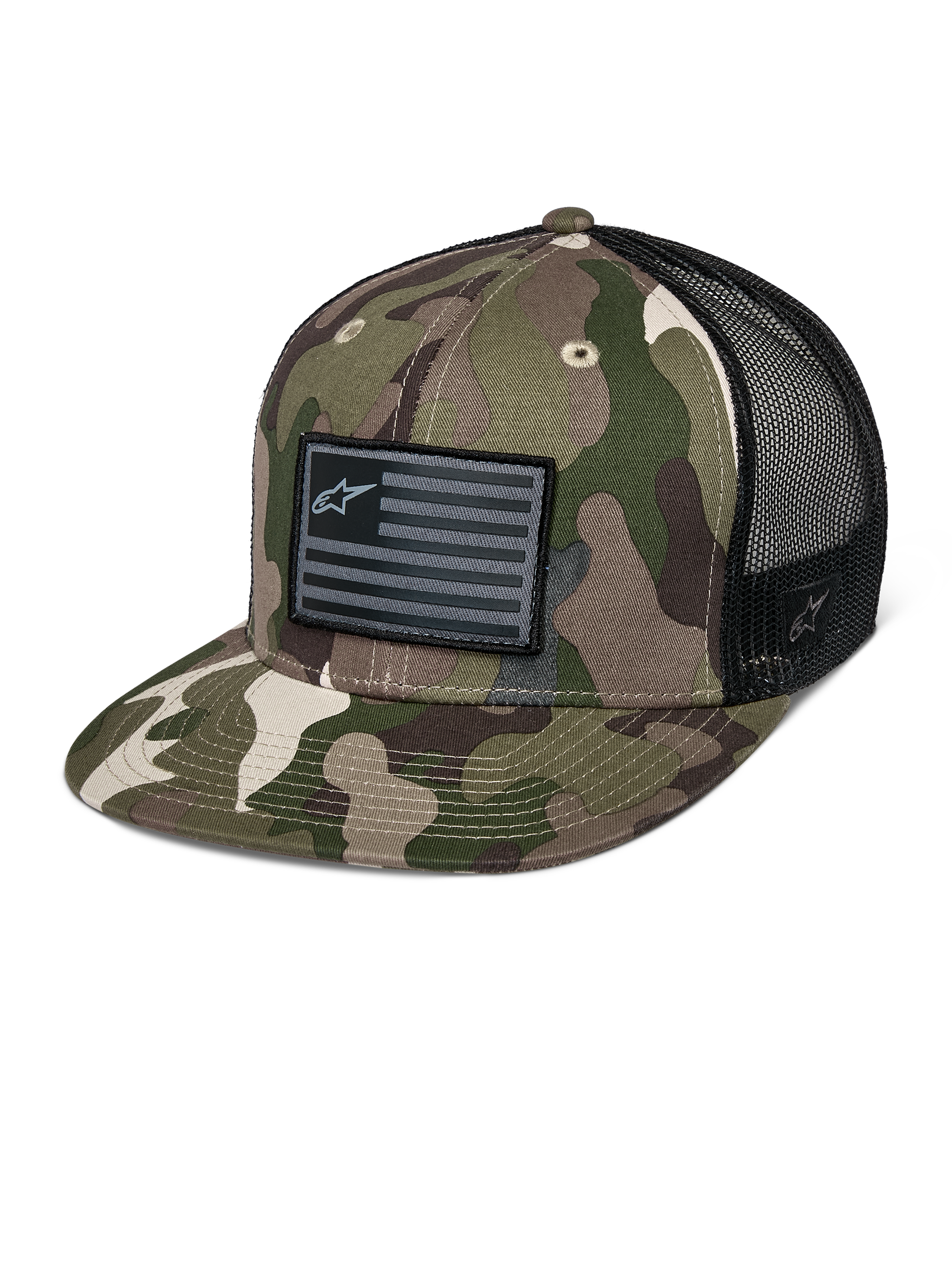 Alpinestars Flag Flat Trucker Hat, cappello trucker mimetico verde e nero con visiera piatta, retro in rete traspirante, corona strutturata con patch logo a forma di bandiera nera, copricapo casual da motorsport.