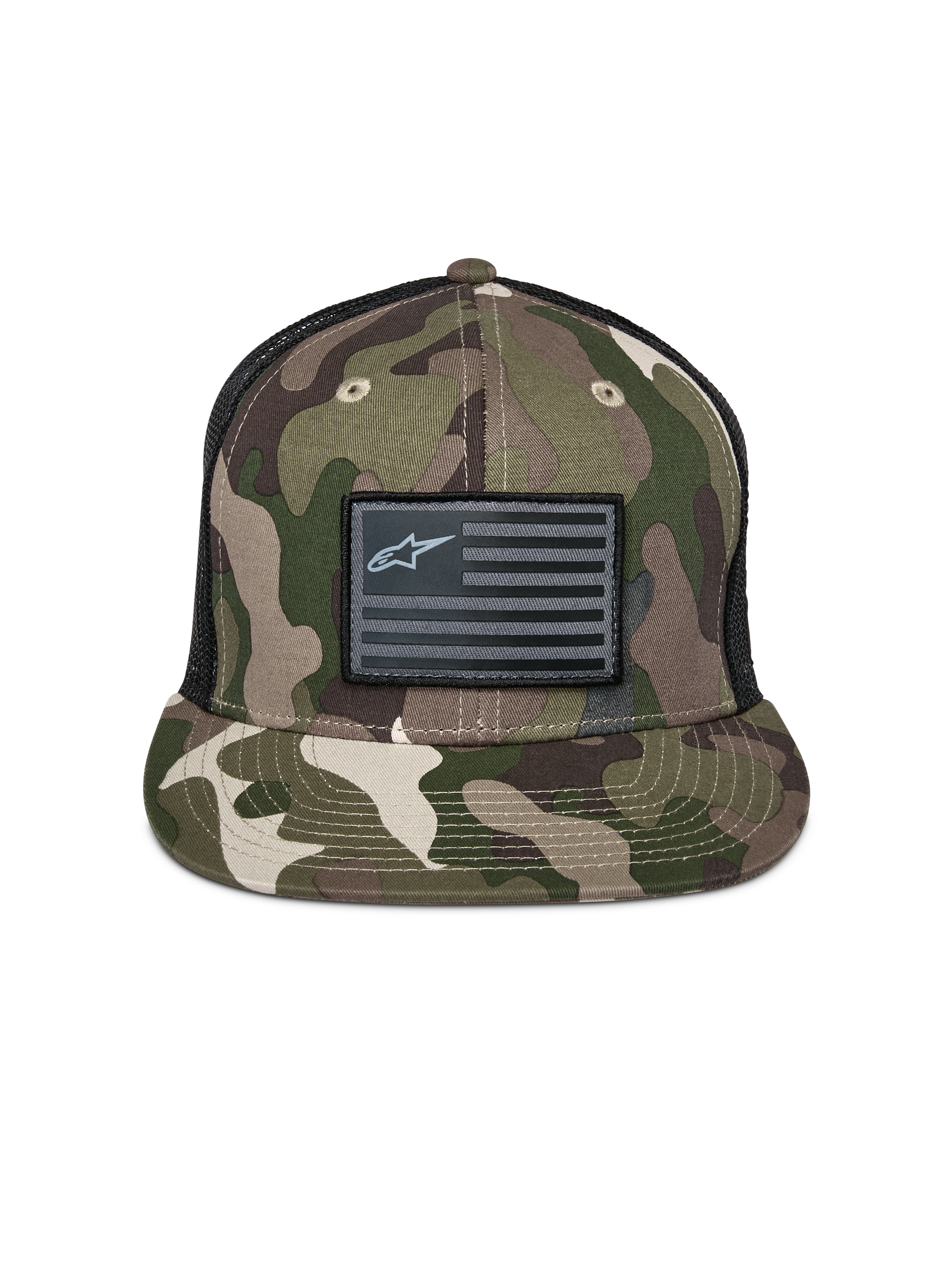 Cappello Alpinestars Flag Flat Trucker, mimetico verde e nero, visiera piatta con corona strutturata, patch a bandiera nera con logo Alpinestars, retro in rete, accessorio casual ispirato al motorsport