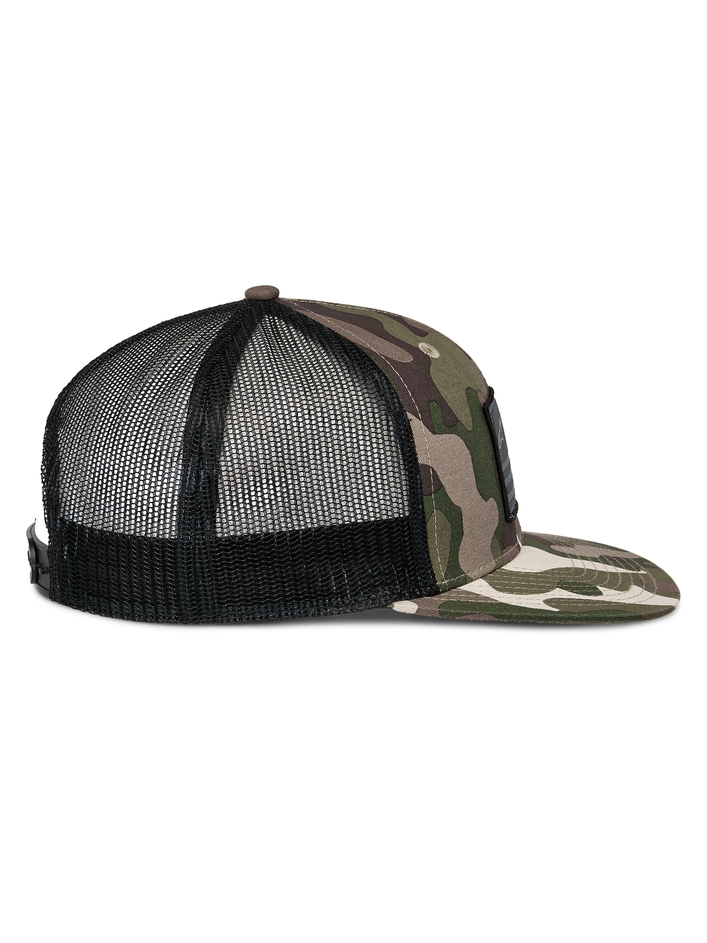 Cappello Alpinestars Flag Flat Trucker, verde mimetico e nero, profilo laterale con visiera piatta mimetica, parte anteriore strutturata e retro in rete nera traspirante, chiusura snapback, copricapo casual da motorsport
