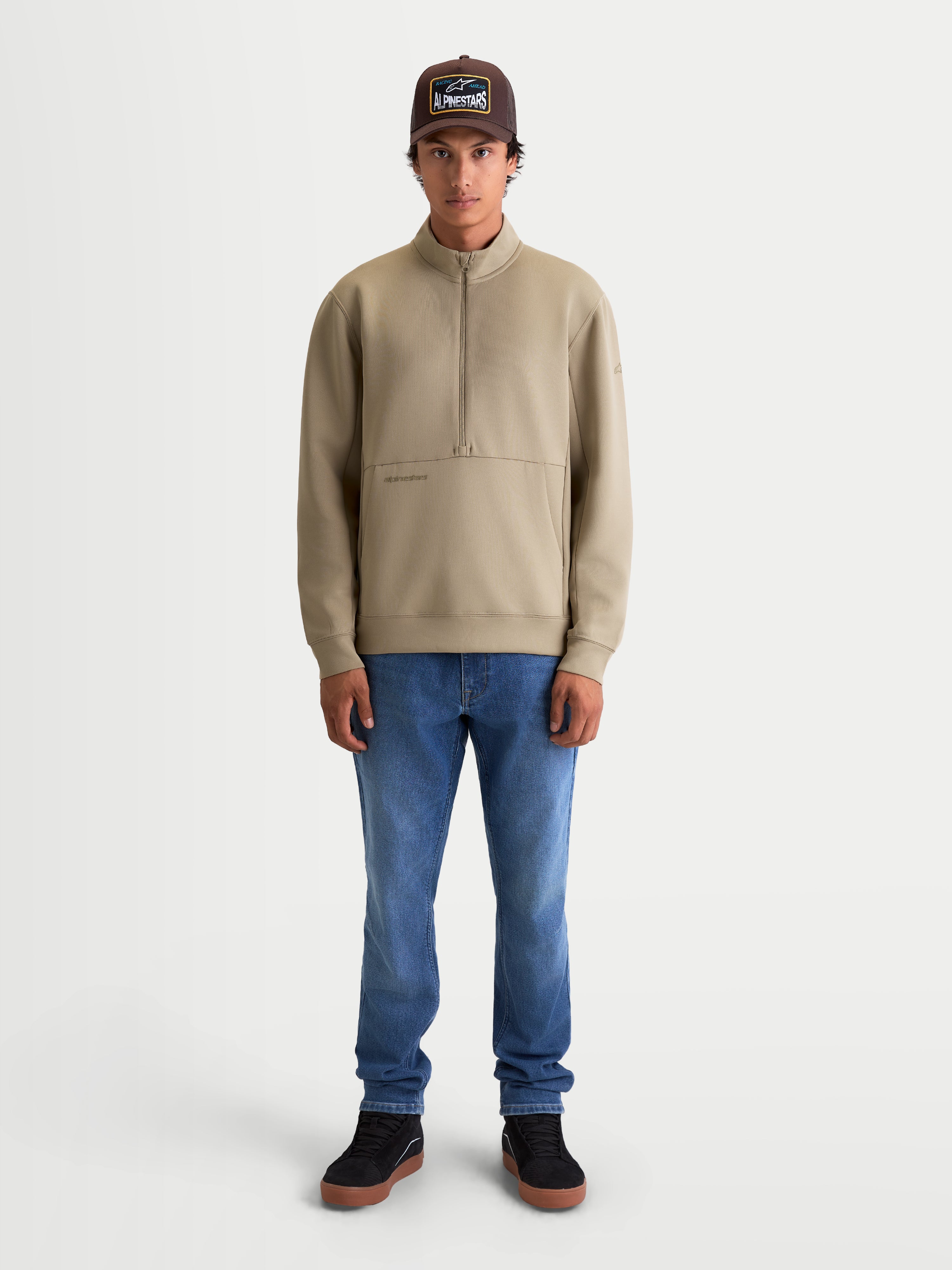 Alpinestars felpa Apera Half-Zip, felpa da uomo sportswear, beige, chiusura a mezza zip e tasca a marsupio, stile casual ispirato al motorsport