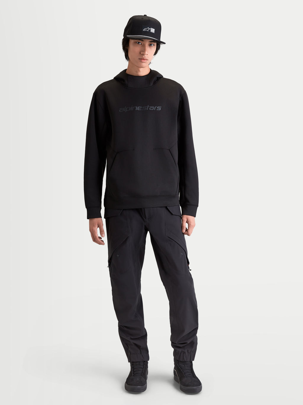 Alpinestars Felpa Con Cappuccio Datrix, felpa sportswear da uomo, nera, in pile tri-blend double-face, branding Alpinestars HD tono su tono, cappuccio foderato in rete, stile casual ispirato al motorsport su modello.