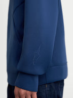Alpinestars Felpa Con Cappuccio Datrix, felpa sportswear premium unisex, blu, dettaglio della manica con logo Alpinestars HD tono su tono, tessuto in pile tri-blend double-face, stile casual ispirato al motorsport