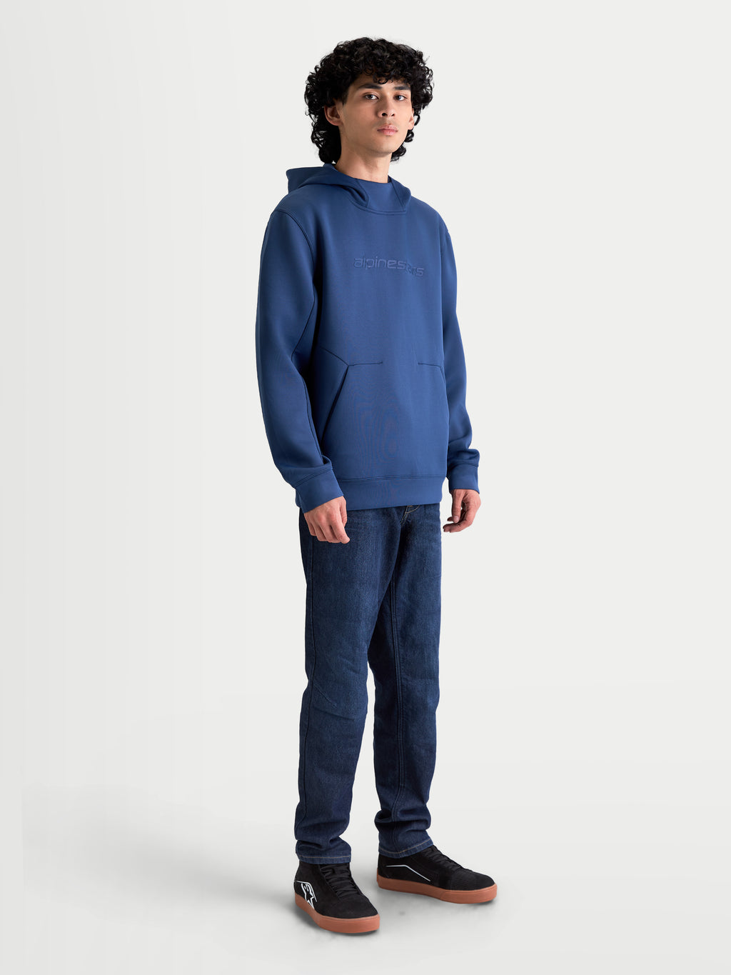 Alpinestars Felpa Con Cappuccio Datrix, felpa sportswear da uomo, blu, logo HD tono su tono sul petto, cappuccio foderato in rete e tasca frontale, stile motorsport casual in pile premium.