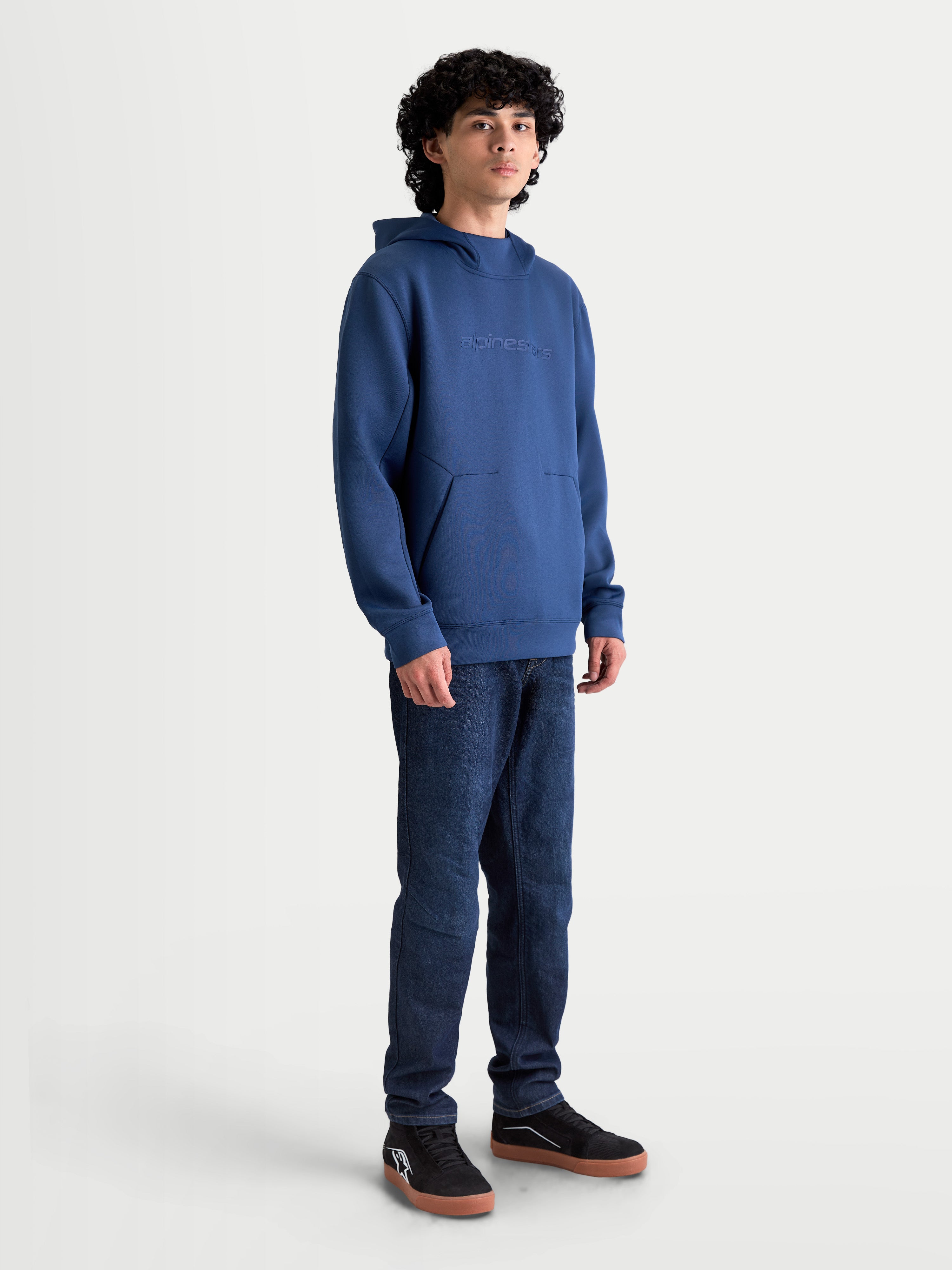 Alpinestars Felpa Con Cappuccio Datrix, felpa sportswear da uomo, blu, logo HD tono su tono sul petto, cappuccio foderato in rete e tasca frontale, stile motorsport casual in pile premium.