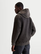 Alpinestars Felpa con cappuccio Infinite Washed Oversized, felpa sportswear da uomo, nero lavato, pile con finitura snow-wash, logo ricamato sul cappuccio, vista posteriore su modello