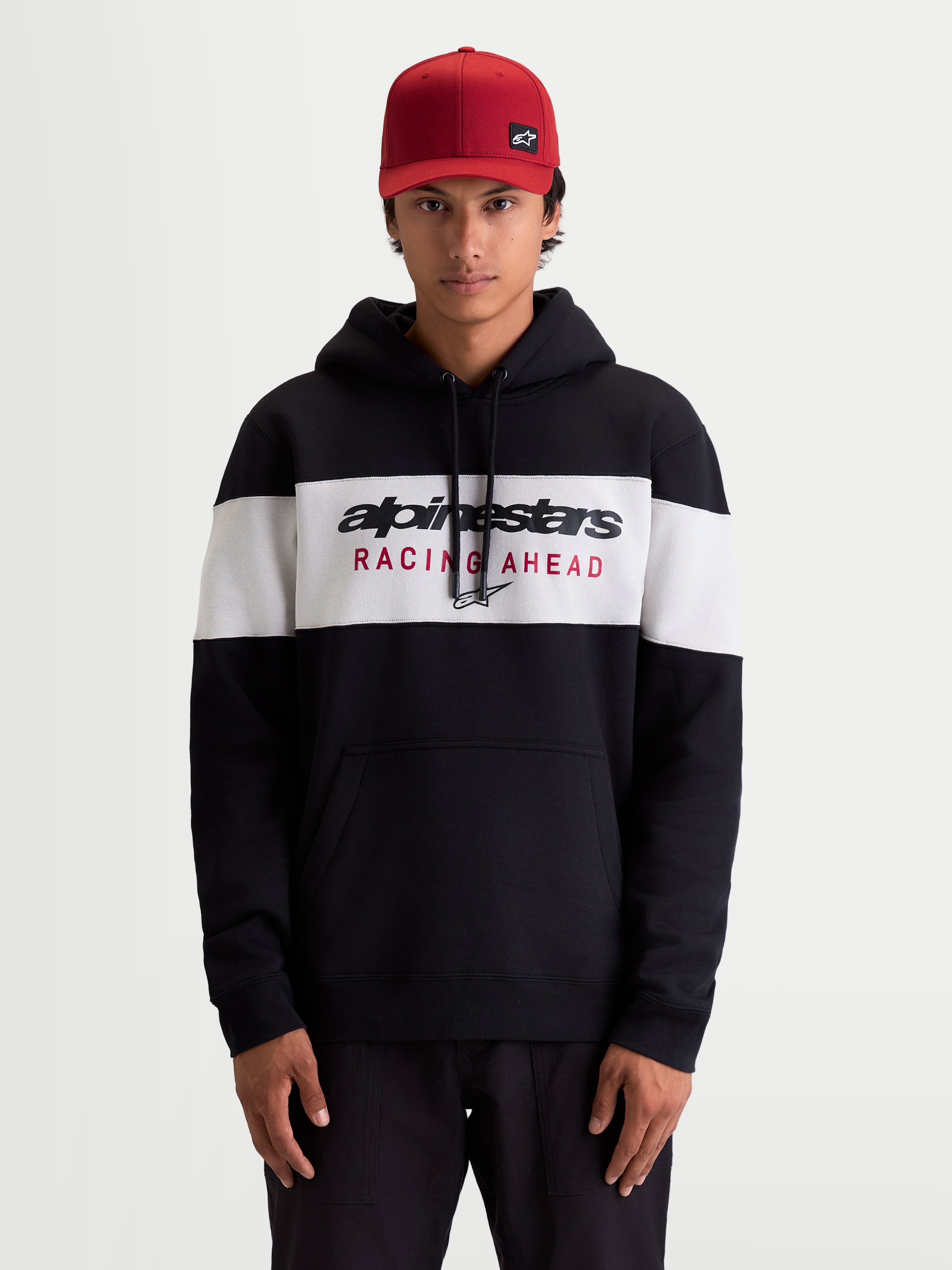 Alpinestars felpa con cappuccio Cubic, felpa sportswear da uomo in pile, design color-block nero e bianco con logo Alpinestars Racing Ahead sul petto, cappuccio con cordino e tasca a marsupio frontale, abbigliamento casual off-bike