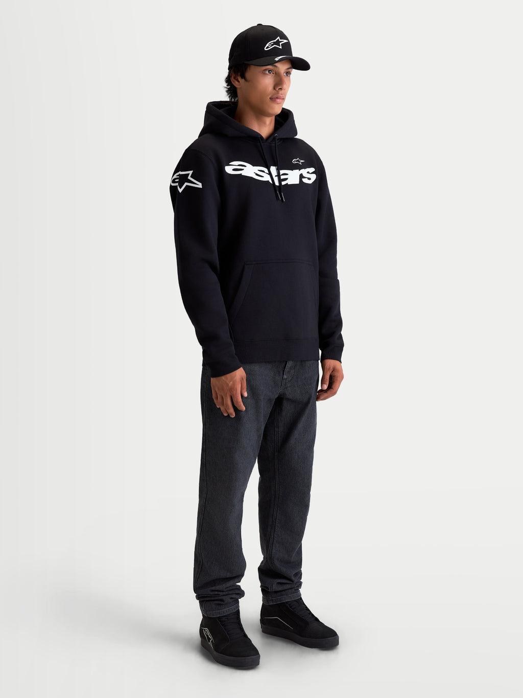 Alpinestars felpa con cappuccio Velocifier, felpa sportswear da uomo, nera e bianca, con scritta Astars curva sul petto e loghi sulle spalle, in misto cotone premium per uno stile casual off-bike ispirato al motorsport