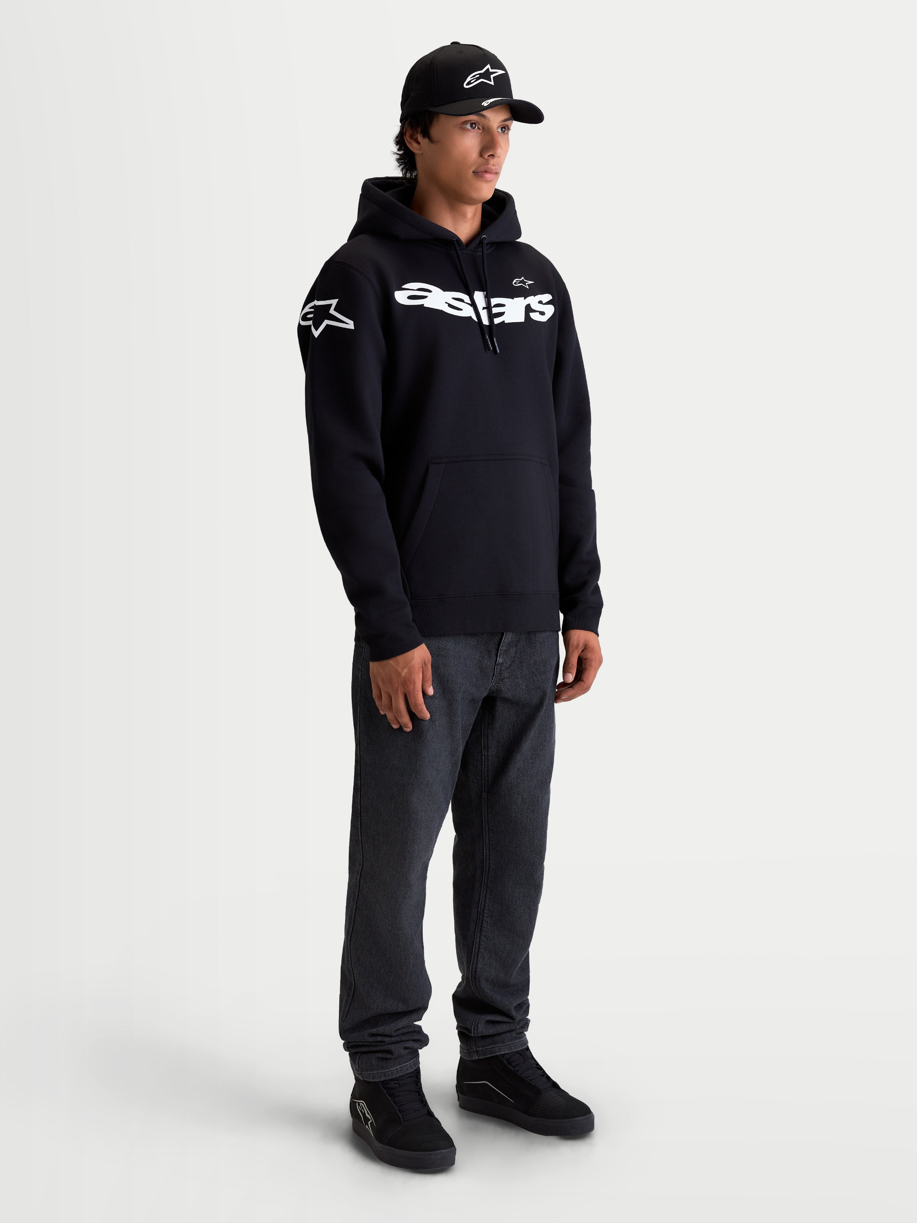Alpinestars felpa con cappuccio Velocifier, felpa sportswear da uomo, nera e bianca, con scritta Astars curva sul petto e loghi sulle spalle, in misto cotone premium per uno stile casual off-bike ispirato al motorsport