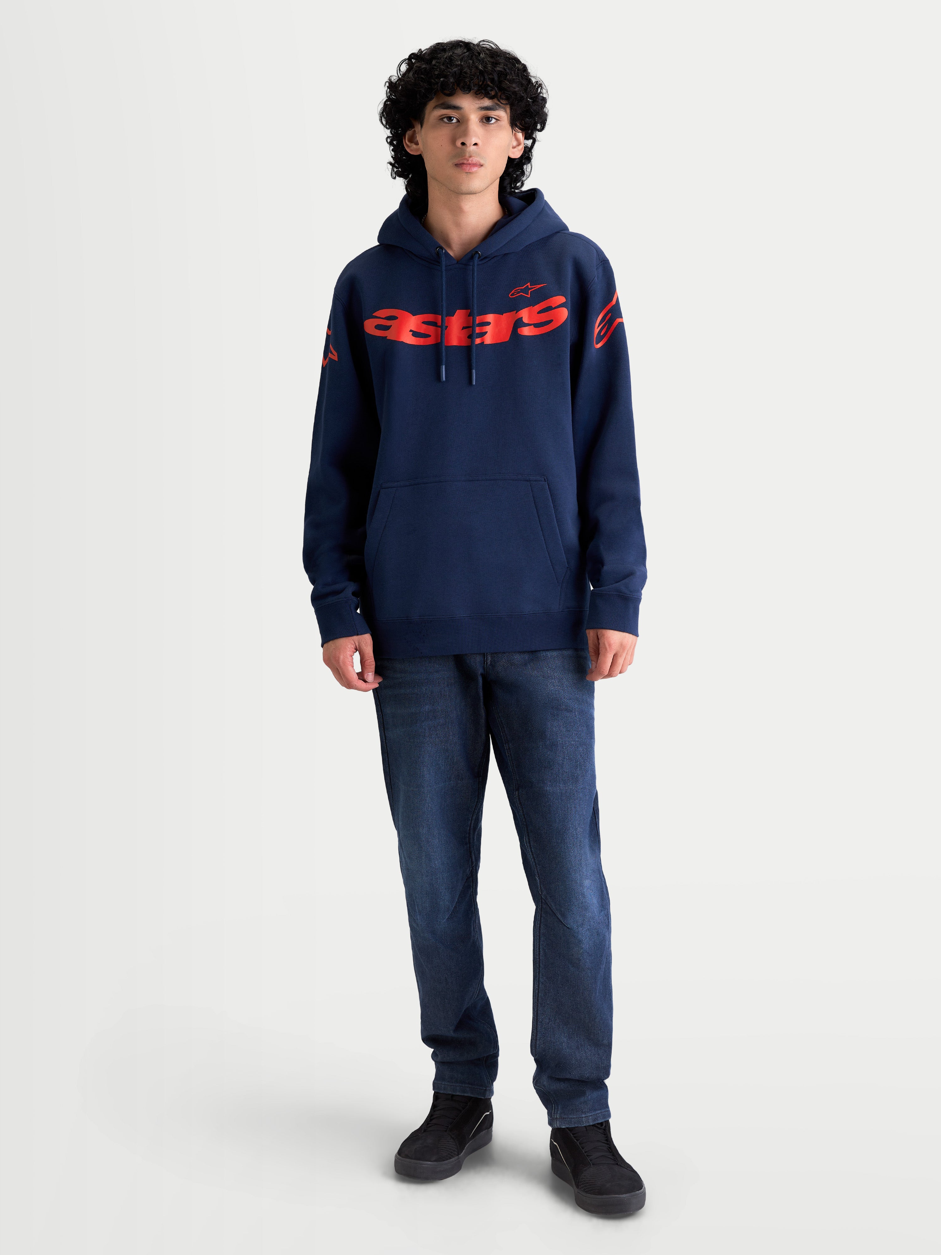 Alpinestars Felpa con cappuccio Velocifier, felpa in pile sportswear per uomo, blu navy con loghi Astars rossi sul petto e sulle spalle, cappuccio regolabile e tasca a marsupio, ideale per abbigliamento casual off-bike.
