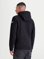 Alpinestars Felpa con cappuccio Race Wordmark, felpa in pile sportswear da uomo, vista posteriore, nera con logo Ageless bianco sulla manica sinistra, cappuccio autofoderato e polsini a coste, casual motorsport
