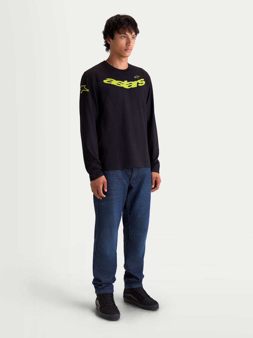 Alpinestars Maglietta Velocifier CSF, maglietta sportswear a maniche lunghe da uomo, nera e giallo neon, con grafica Astars curva sul davanti e loghi sulle spalle, stile casual ispirato al motorsport
