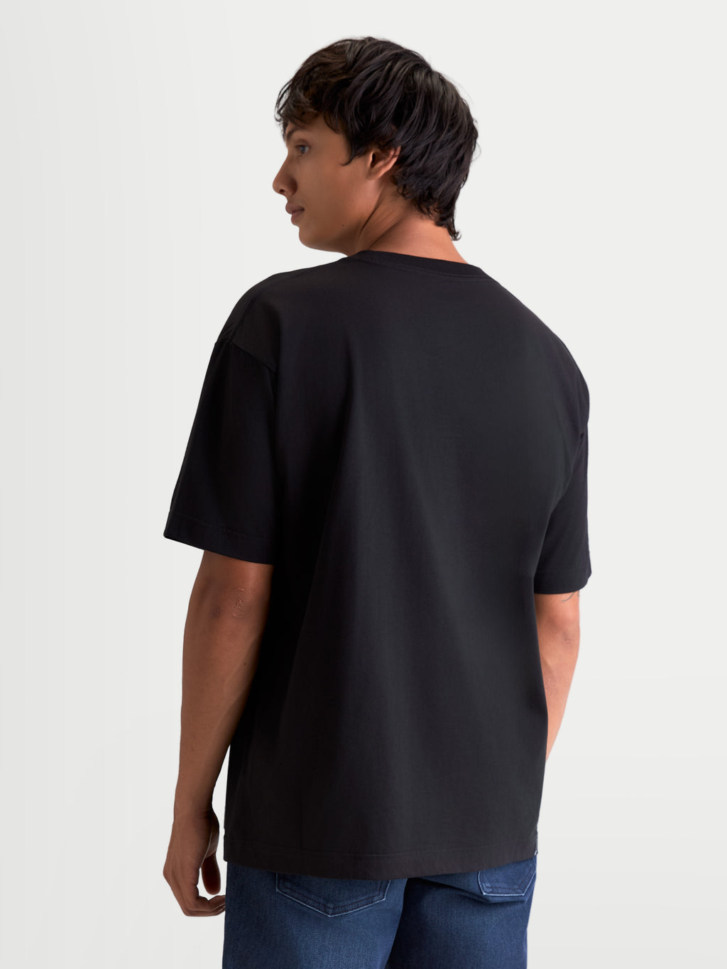 Alpinestars Maglietta Chalk Oversized CSF, maglietta a maniche corte casual sportswear, nera, vista posteriore su modello, vestibilità oversize con struttura in 60% cotone e 40% poliestere