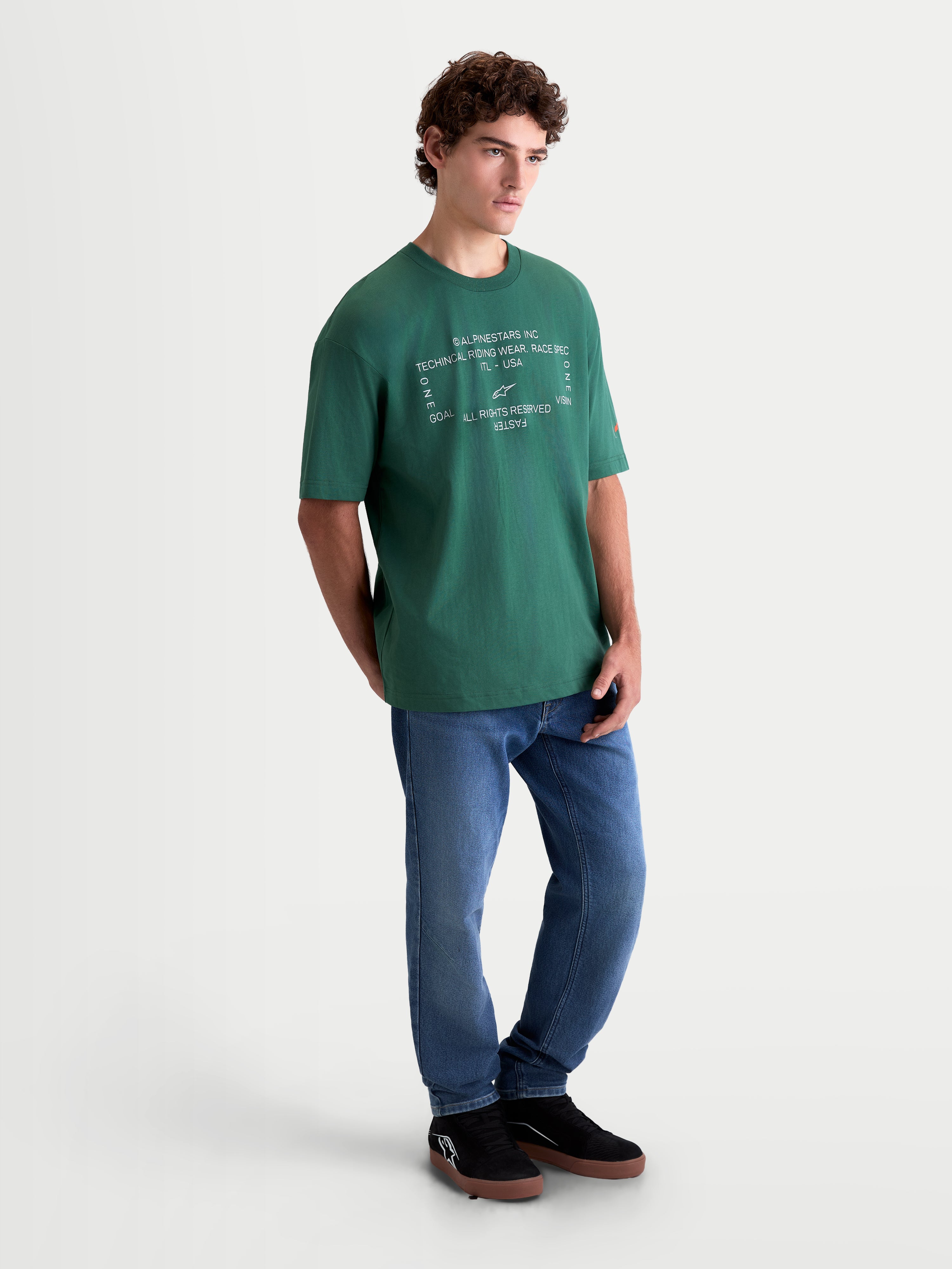 Alpinestars Maglietta Infinity Oversized CSF, maglietta da uomo a maniche corte, verde con grafica tecnica bianca sul petto, vestibilità oversize, stile casual e sportswear