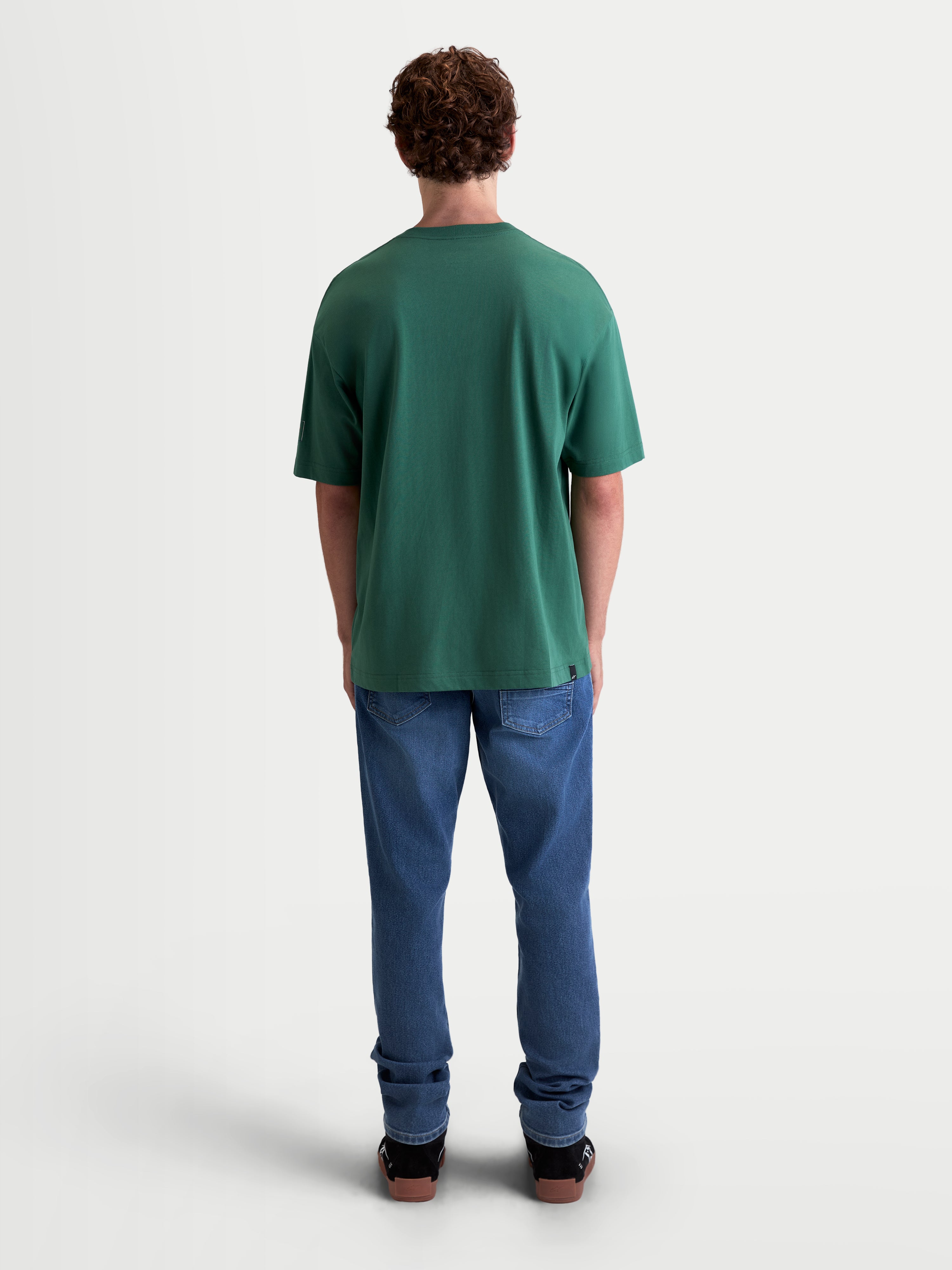 Alpinestars maglietta Infinity Oversized CSF, maglietta a maniche corte da uomo, verde, vestibilità rilassata in misto cotone e poliestere, vista posteriore su modello per stile casual