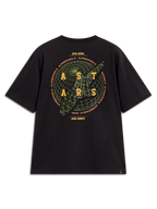Alpinestars Latitude Oversized CSF Tee, maglietta nera con grafica globo verde e logo ASTARS giallo, stile casual motorsport.