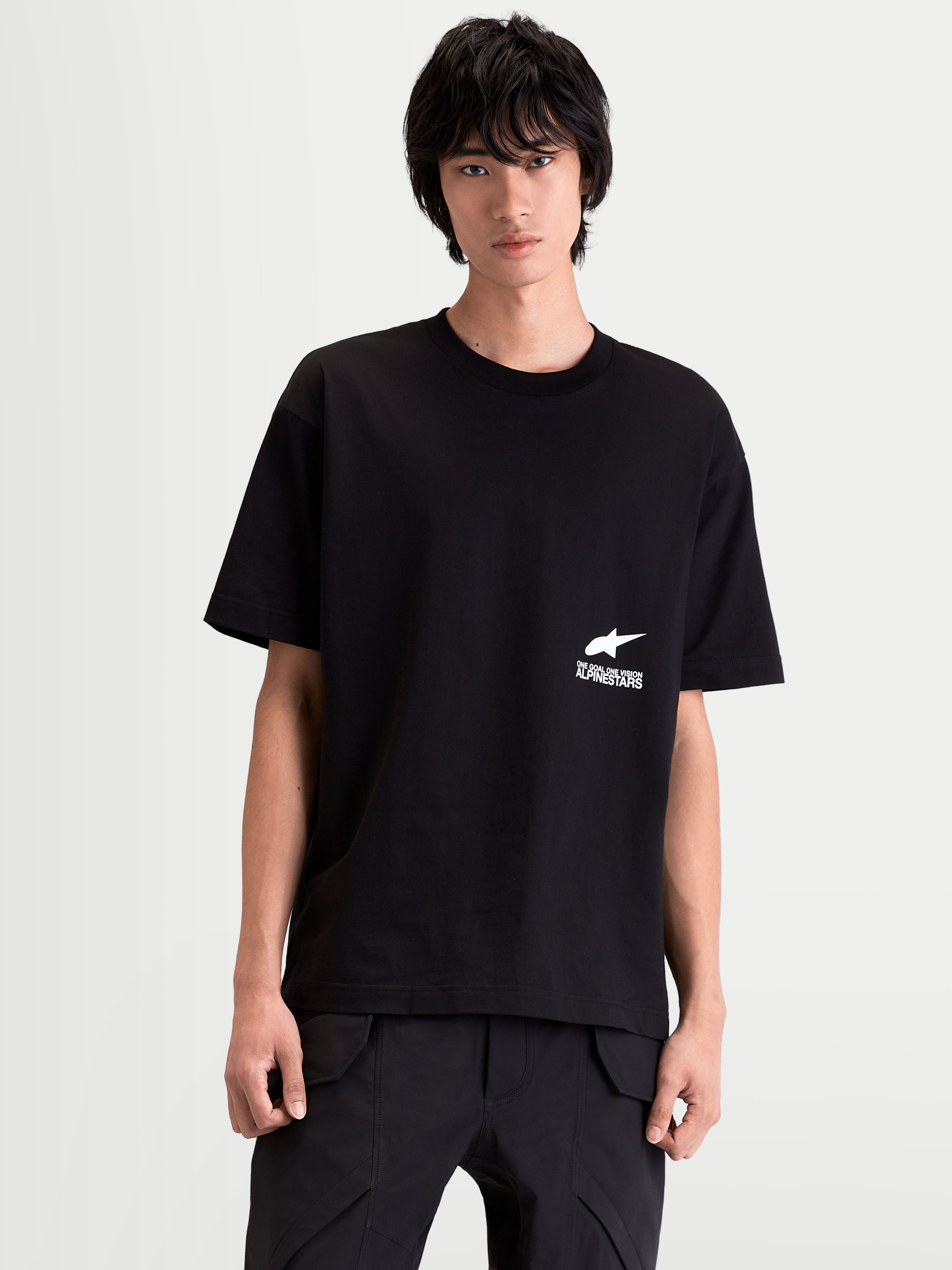 Alpinestars maglietta Institute Oversized CSF, maglietta a maniche corte da uomo, nera, vestibilità oversized rilassata, piccolo logo grafico bianco frontale, stile sportswear casual ispirato al motorsport