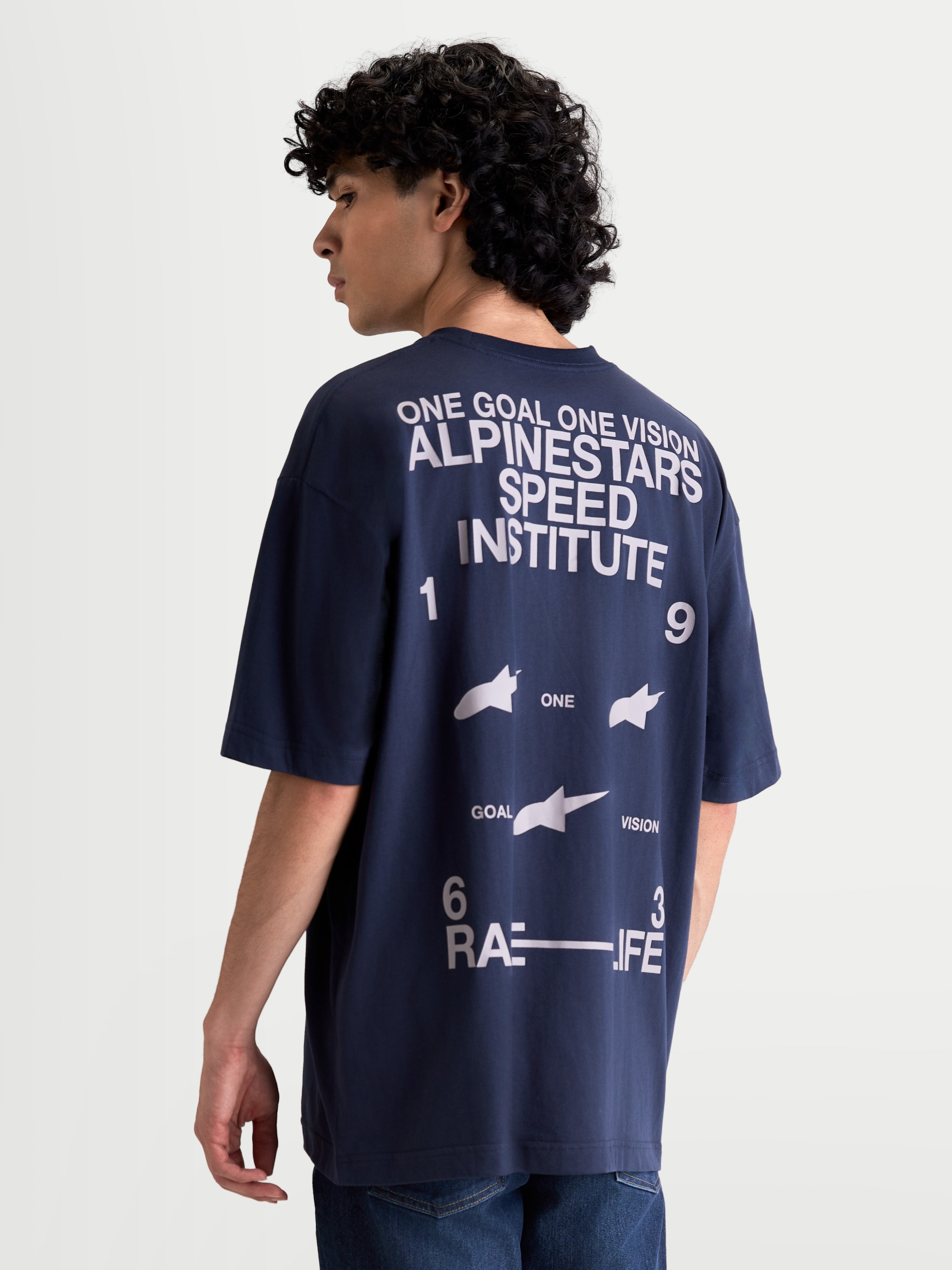 Alpinestars Institute Oversized SS CSF Tee, maglietta da uomo a maniche corte, blu e bianca, con grande grafica posteriore Alpinestars Speed Institute e One Goal One Vision, vestibilità oversize rilassata, sportswear casual