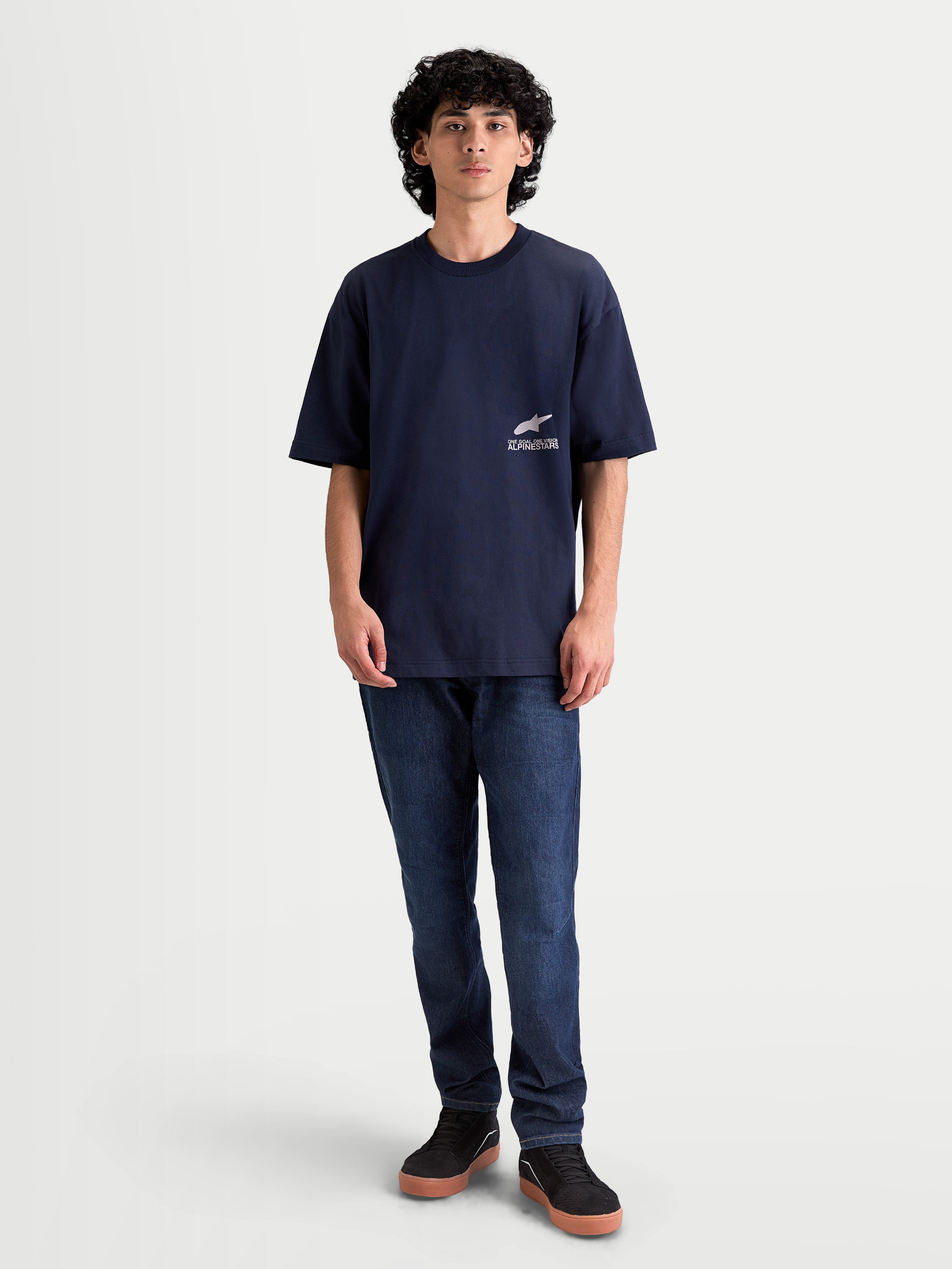 Alpinestars Institute Oversized SS CSF Tee, maglietta a maniche corte da uomo, blu navy, vestibilità rilassata oversize, piccolo logo bianco frontale sul petto, stile sportswear casual.