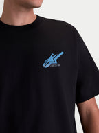Alpinestars Maglietta Ghost Oversized CSF, maglietta sportswear a maniche corte, nera con logo Astars blu e bianco sul petto, in misto cotone e poliestere, vista ravvicinata su modello
