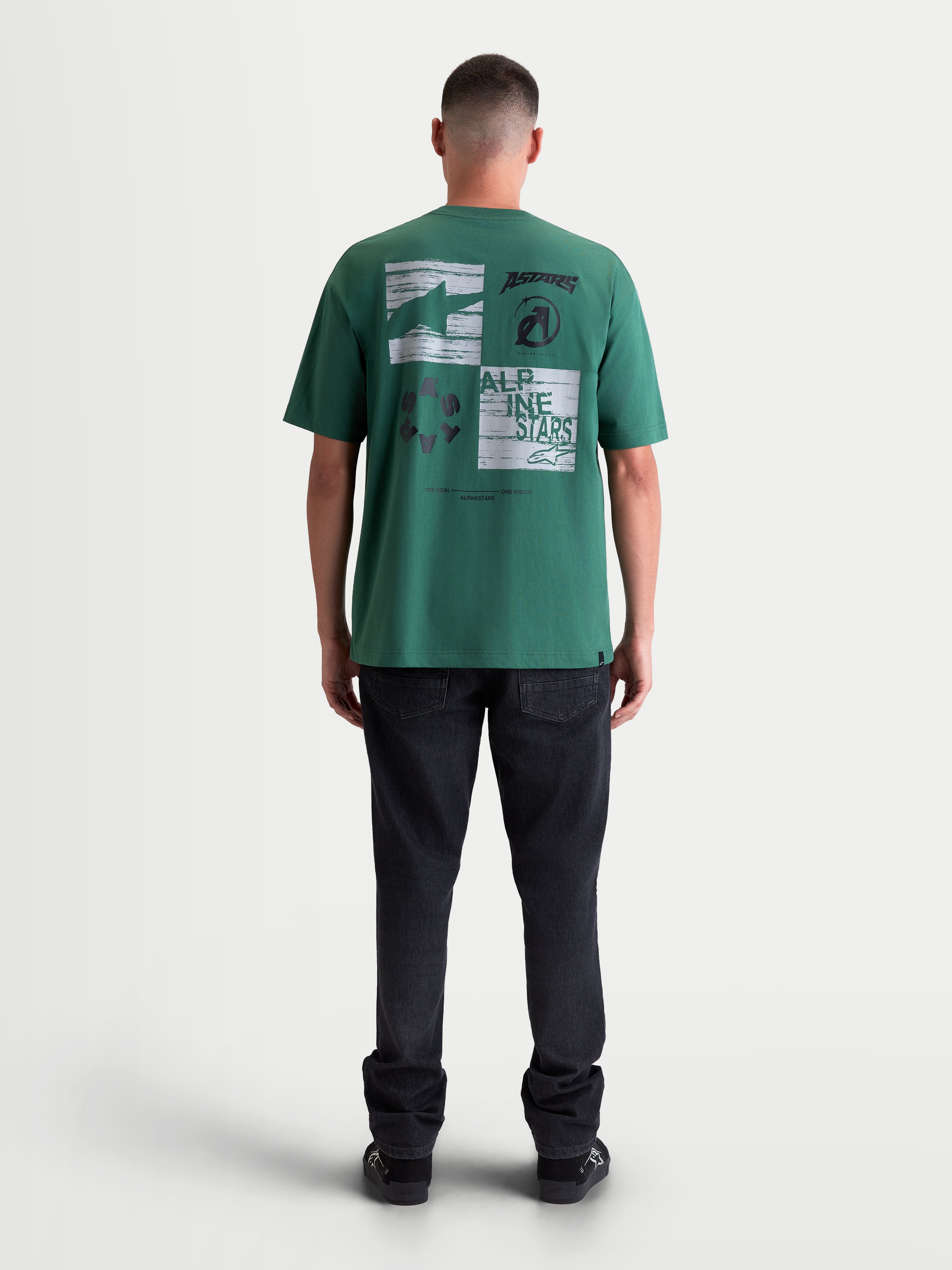 Alpinestars Maglietta Checkback Oversized CSF, maglietta a maniche corte da uomo, verde, vista posteriore con grafica a scacchi e loghi Astars, vestibilità rilassata, stile sportswear casual, in misto cotone e poliestere