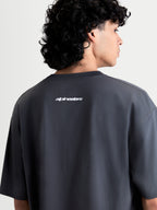 Alpinestars Maglietta Mandate Oversized CSF, maglietta a maniche corte grigia con logo Alpinestars bianco in puff print sul retro, vestibilità oversized rilassata, sportswear casual