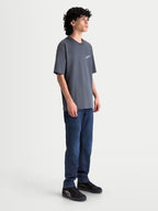 Alpinestars maglietta Mandate Oversized CSF, maglietta sportswear a maniche corte unisex, grigio, vestibilità oversized rilassata e logo Astars, vista laterale su modello