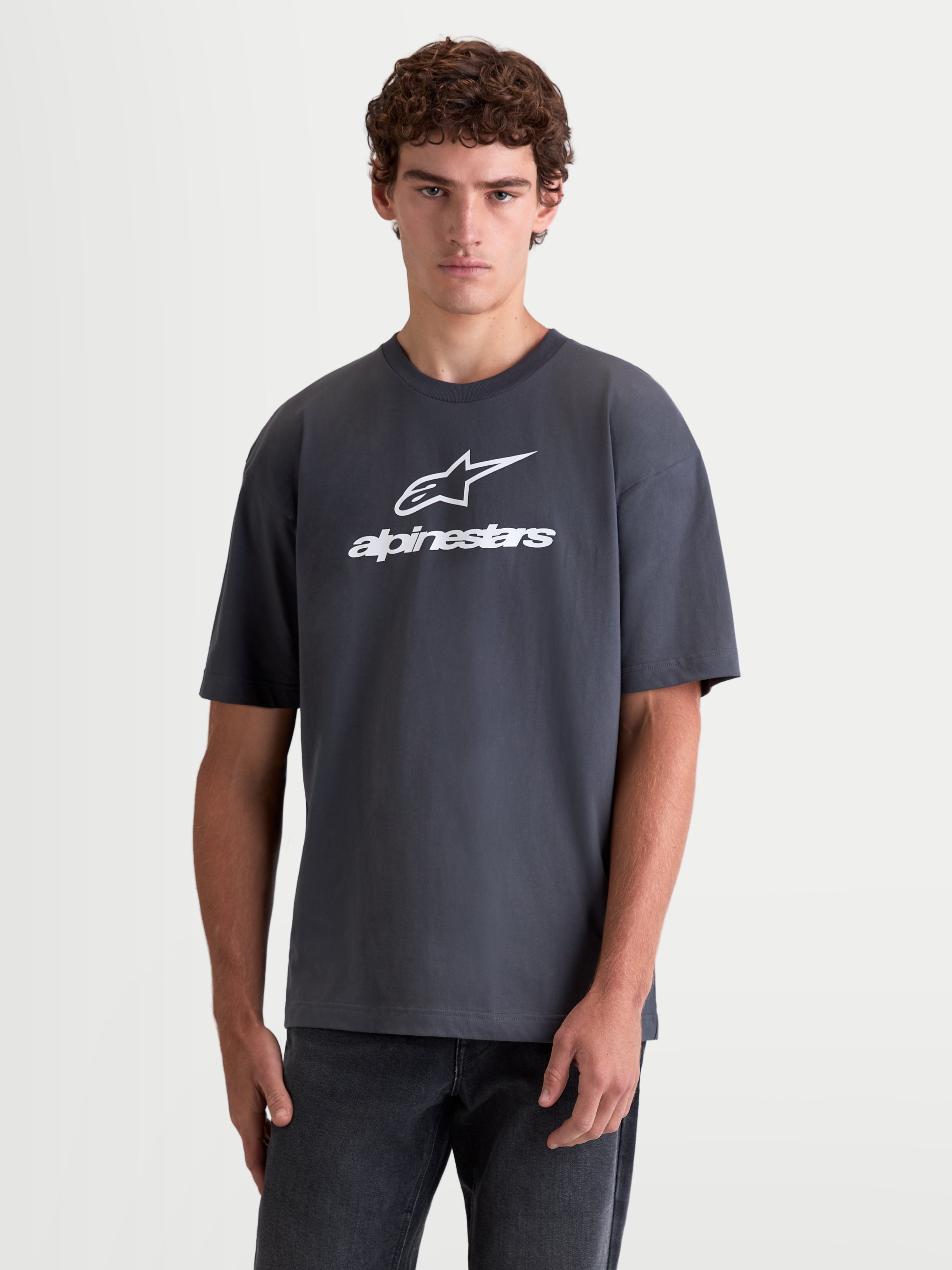 Alpinestars Maglietta Prelude Oversized CSF, maglietta a maniche corte da uomo, grigio con logo frontale bianco, fit oversize rilassato, abbigliamento casual e sportswear