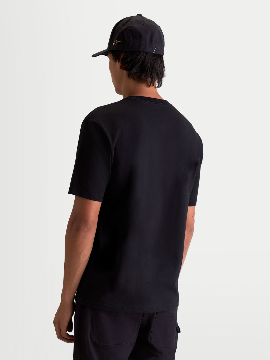Alpinestars Maglietta Cypress CSF, maglietta a maniche corte da uomo, nera, vista posteriore su modello, misto cotone e poliestere, sportswear casual