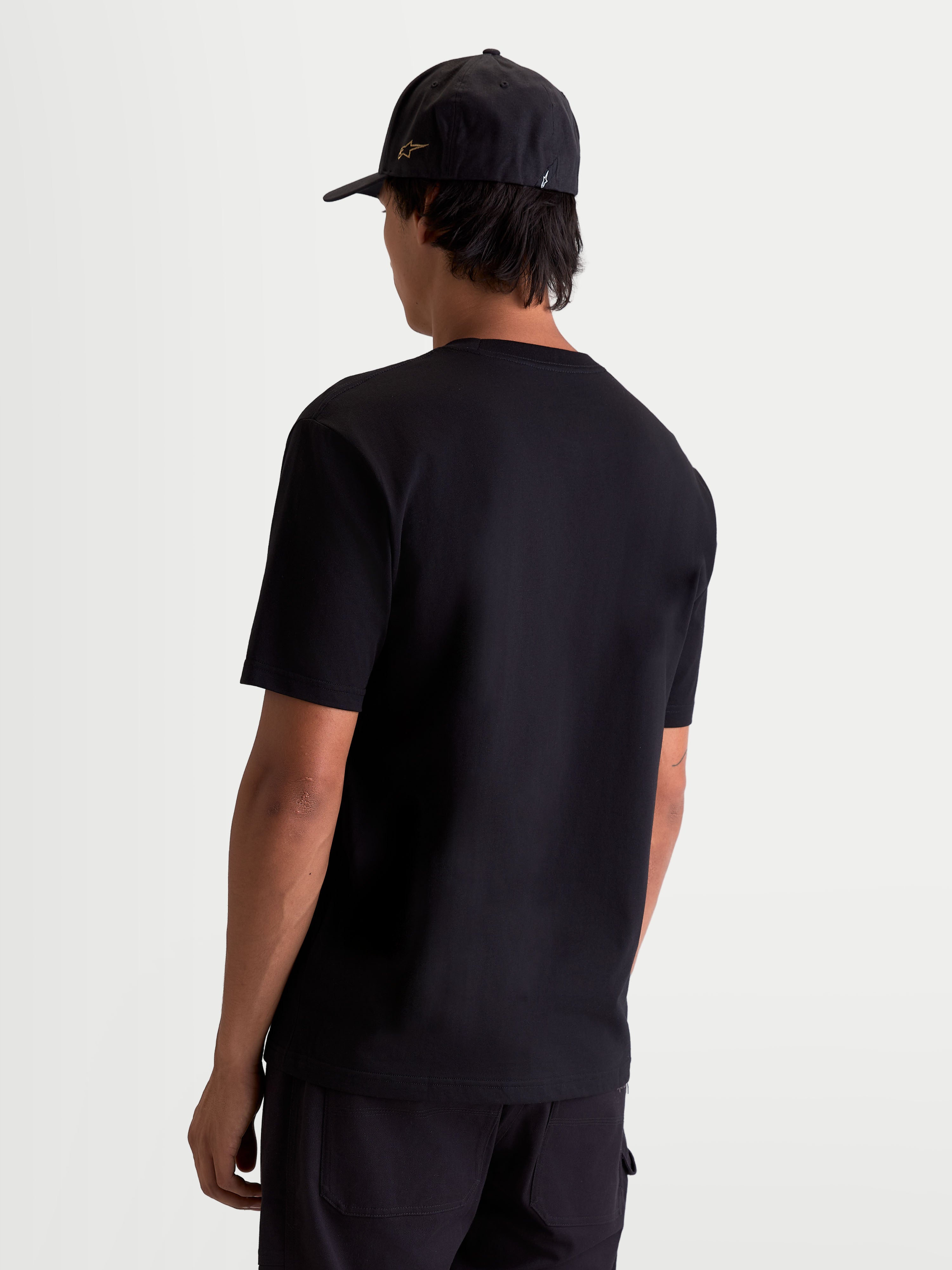 Alpinestars Maglietta Cypress CSF, maglietta a maniche corte da uomo, nera, vista posteriore su modello, misto cotone e poliestere, sportswear casual