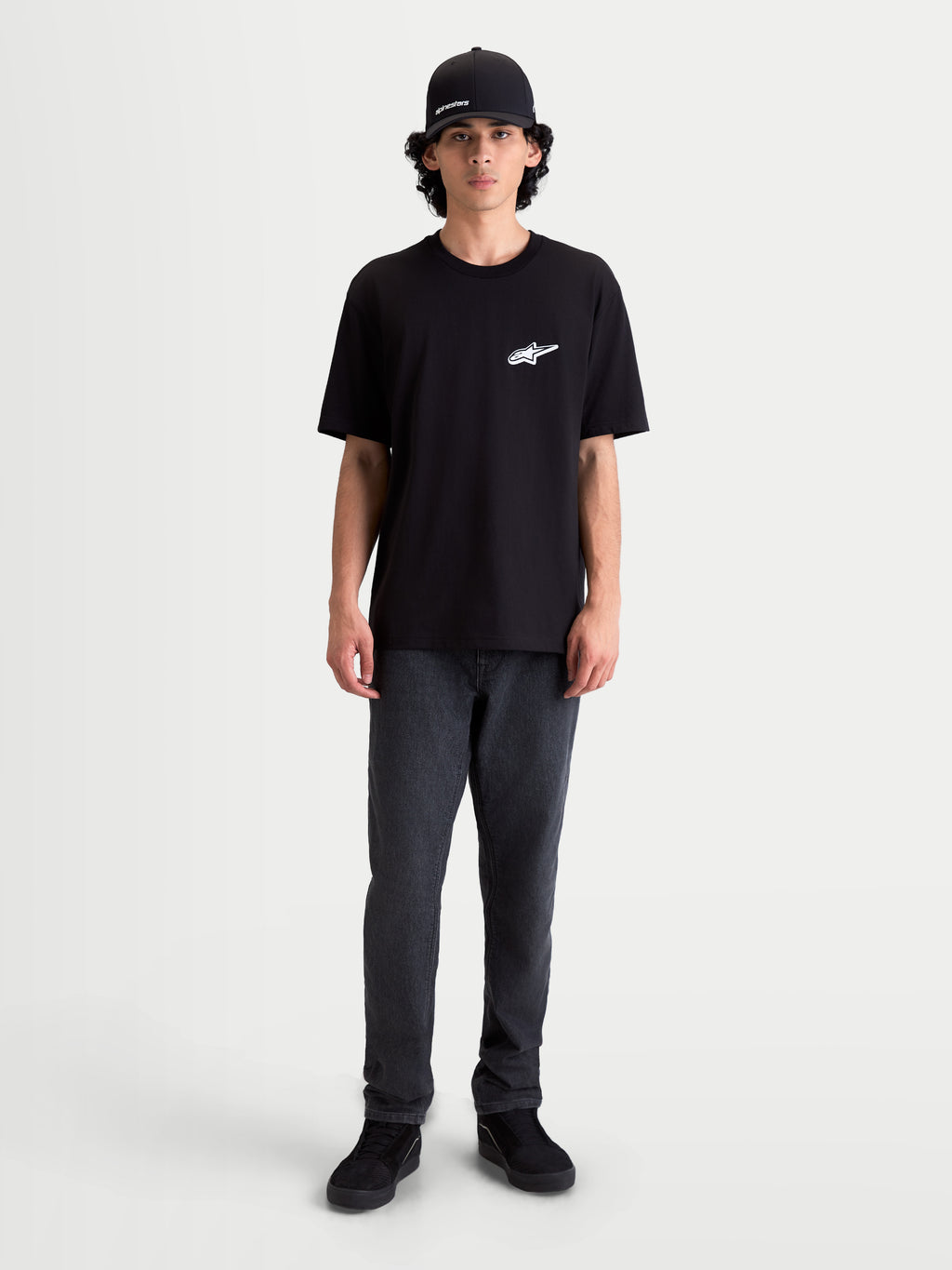 Alpinestars Maglietta Meteor CSF, maglietta a maniche corte da uomo, nera, con logo Astars bianco sul petto, stile sportswear casual motorsport