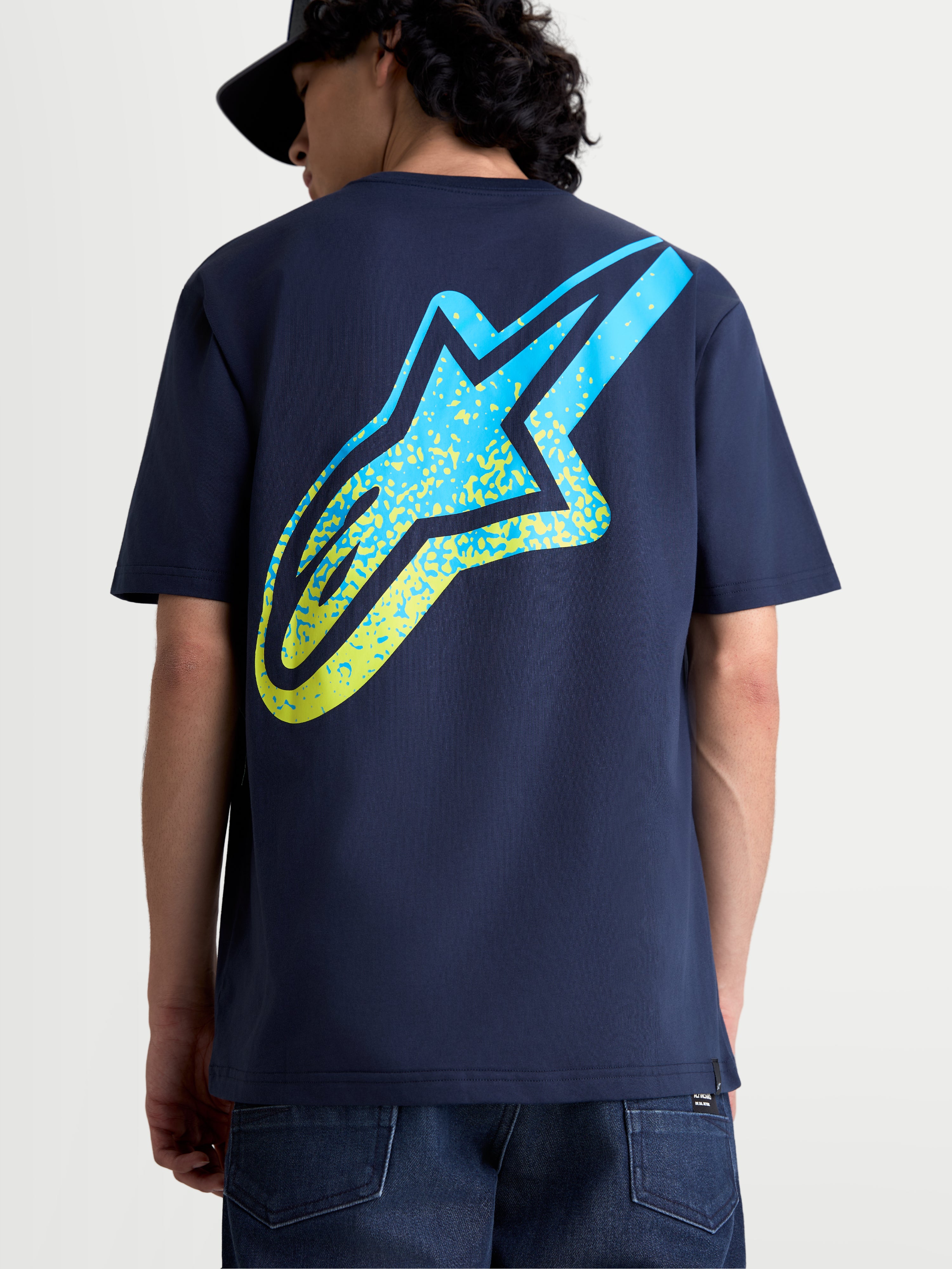 Alpinestars Maglietta Meteor CSF, maglietta a maniche corte da uomo, blu navy, grande logo Astars sfumato giallo e blu sul retro, stile sportswear casual d'ispirazione motorsport