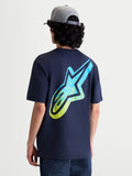Alpinestars Maglietta Meteor CSF, maglietta a maniche corte da uomo, blu navy con grande grafica del logo Astars sfumato in blu e verde lime sul retro, sportswear casual d'ispirazione MX, vista posteriore su modello