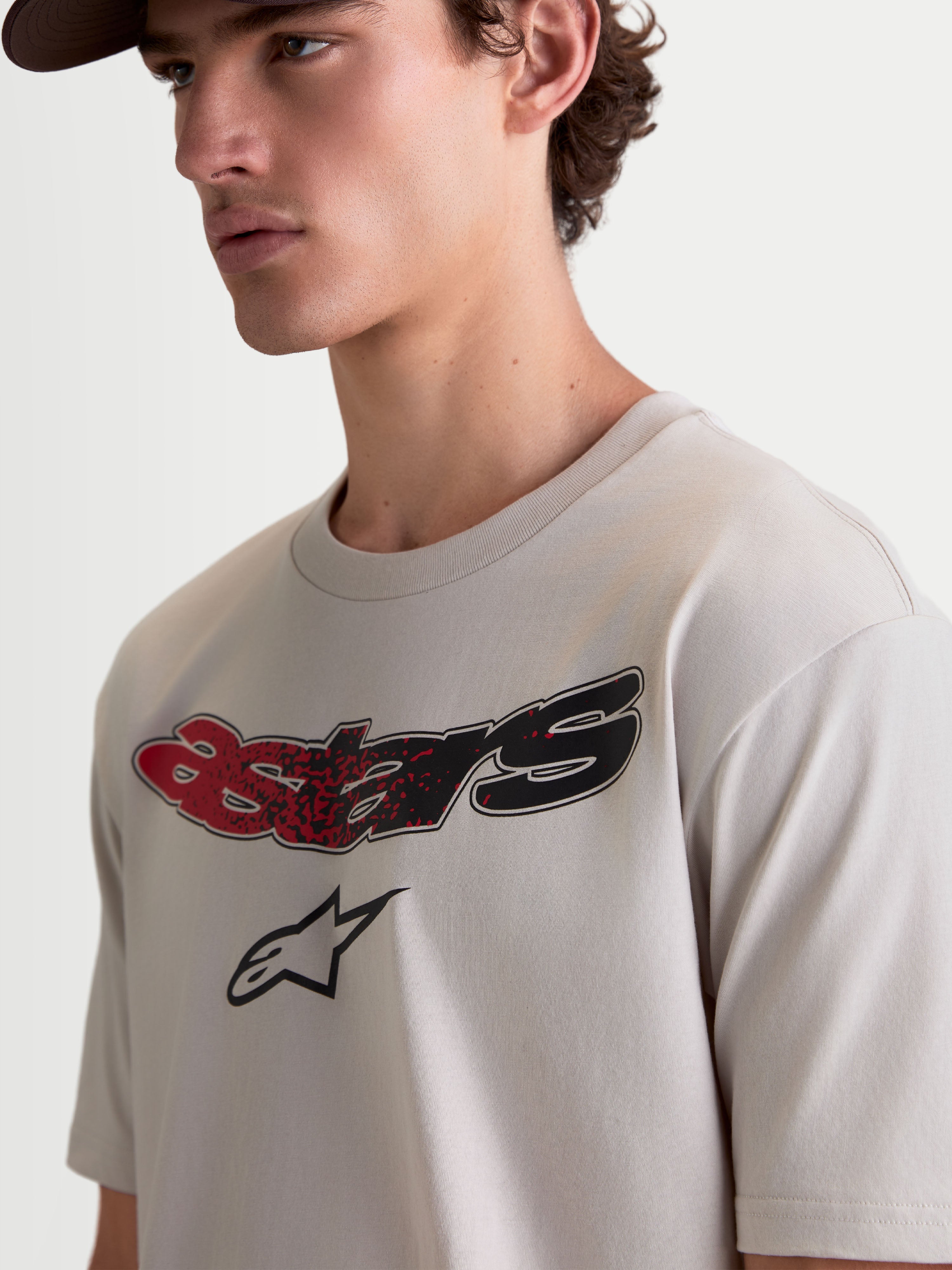 Alpinestars Maglietta Elliptogrit CSF, maglietta a maniche corte da uomo, grigio cemento, wordmark Astars curvo con grafica sfumata rossa e nera, casual motorsport