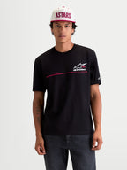 Alpinestars Maglietta P1 CSF, maglietta a maniche corte sportswear da uomo, nera con logo Astars bianco e striscia racing rossa, grafica Racing Ahead, misto cotone e poliestere, vista frontale su modello