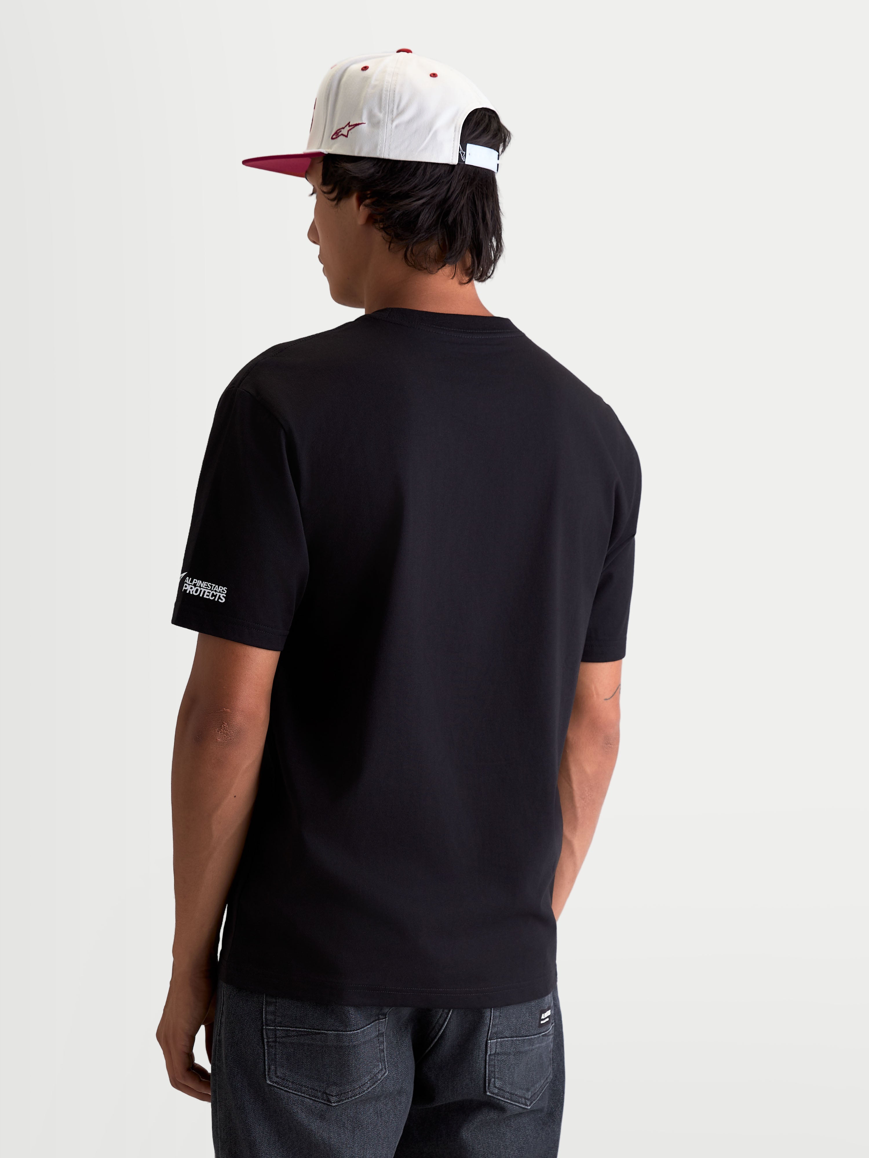 Alpinestars Maglietta P1 CSF, maglietta a maniche corte sportswear, nera, vista posteriore con piccolo logo sulla manica, stile motorsport casual.