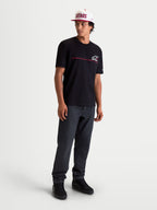 Alpinestars Maglietta P1 CSF, maglietta a maniche corte da uomo, nero, con grafica logo e striscia racing sul petto, stampa morbida, abbigliamento casual sportivo ispirato al motorsport