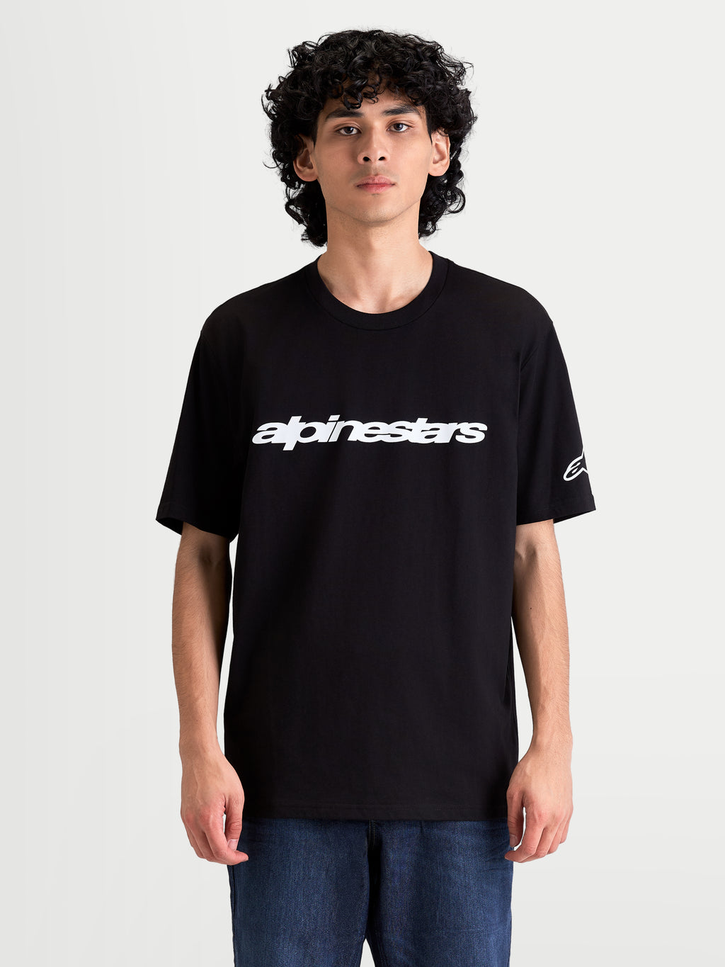 Alpinestars Maglietta Race Wordmark CSF, maglietta da uomo a maniche corte, nera, con wordmark frontale bianco e logo Ageless sulla manica, stile sportswear casual