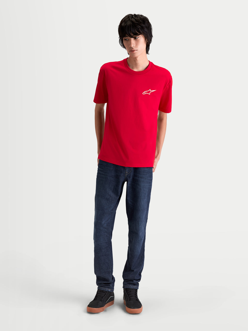 Alpinestars maglietta Combo Back CSF, maglietta a maniche corte da uomo, rossa con piccolo logo Astars bianco sul petto, stile sportswear casual d’ispirazione motorsport