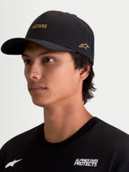 Alpinestars Cappello County Canvas, cappello sportswear nero con ricamo frontale ASTARS e logo laterale dorati, visiera curva e corona strutturata, in tessuto oxford peached, stile lifestyle ispirato al motorsport
