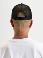 Alpinestars Cappello Hemmings, cappello trucker sportswear nero, vista posteriore con retro in rete di poliestere traspirante e chiusura a scatto regolabile