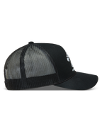 Alpinestars Baron Cappellino Trucker, cappello nero con visiera curva e retro in rete, vista laterale con logo bianco