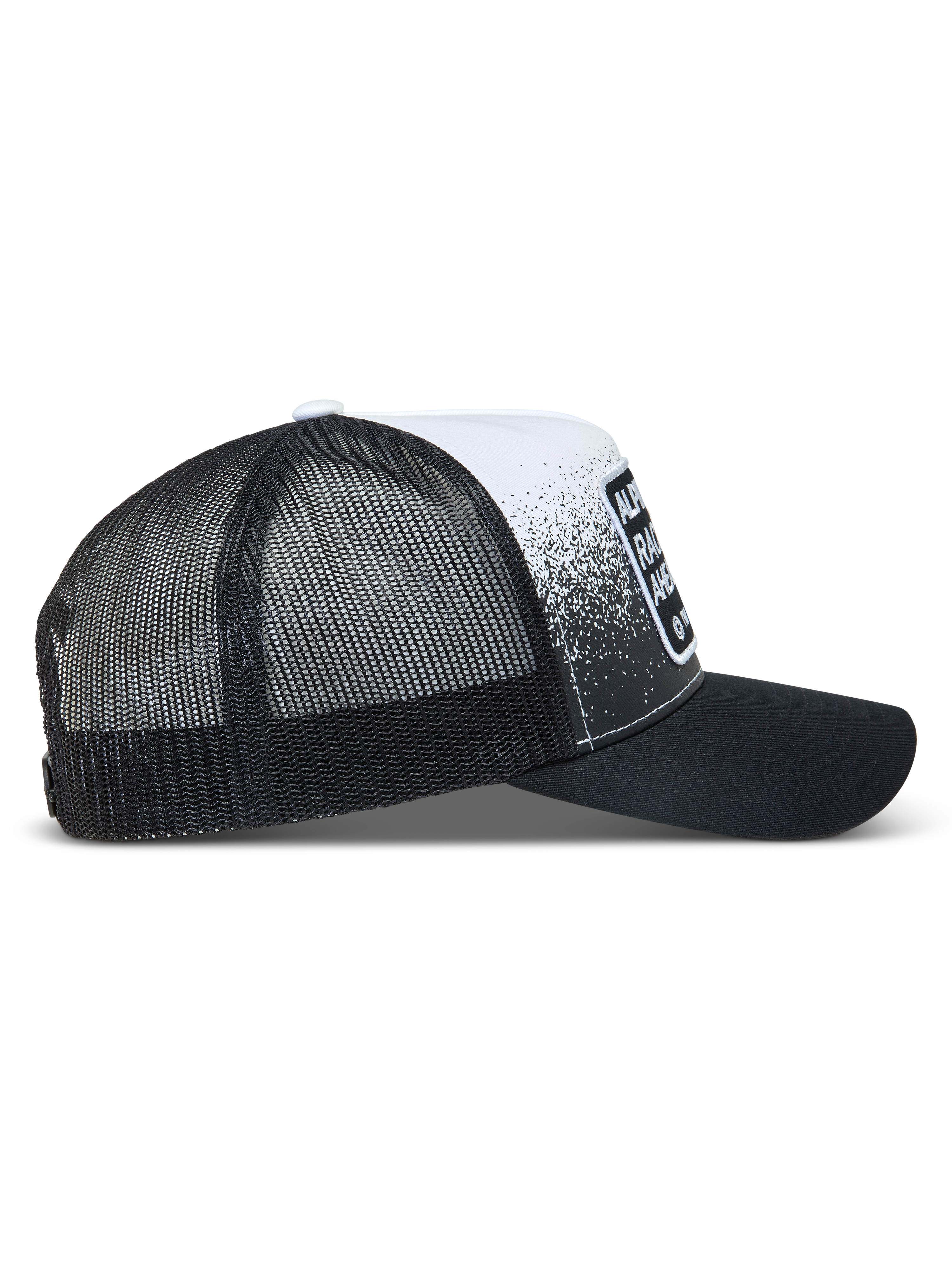 Alpinestars Gravel Cappellino Trucker, cappello nero e bianco con retro in rete, visiera curva e stampa grafica ispirata alle corse, stile sportivo