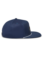 Alpinestars Label Snapback Cappello blu in twill, visiera piatta con dettaglio cordino bianco, vista laterale.