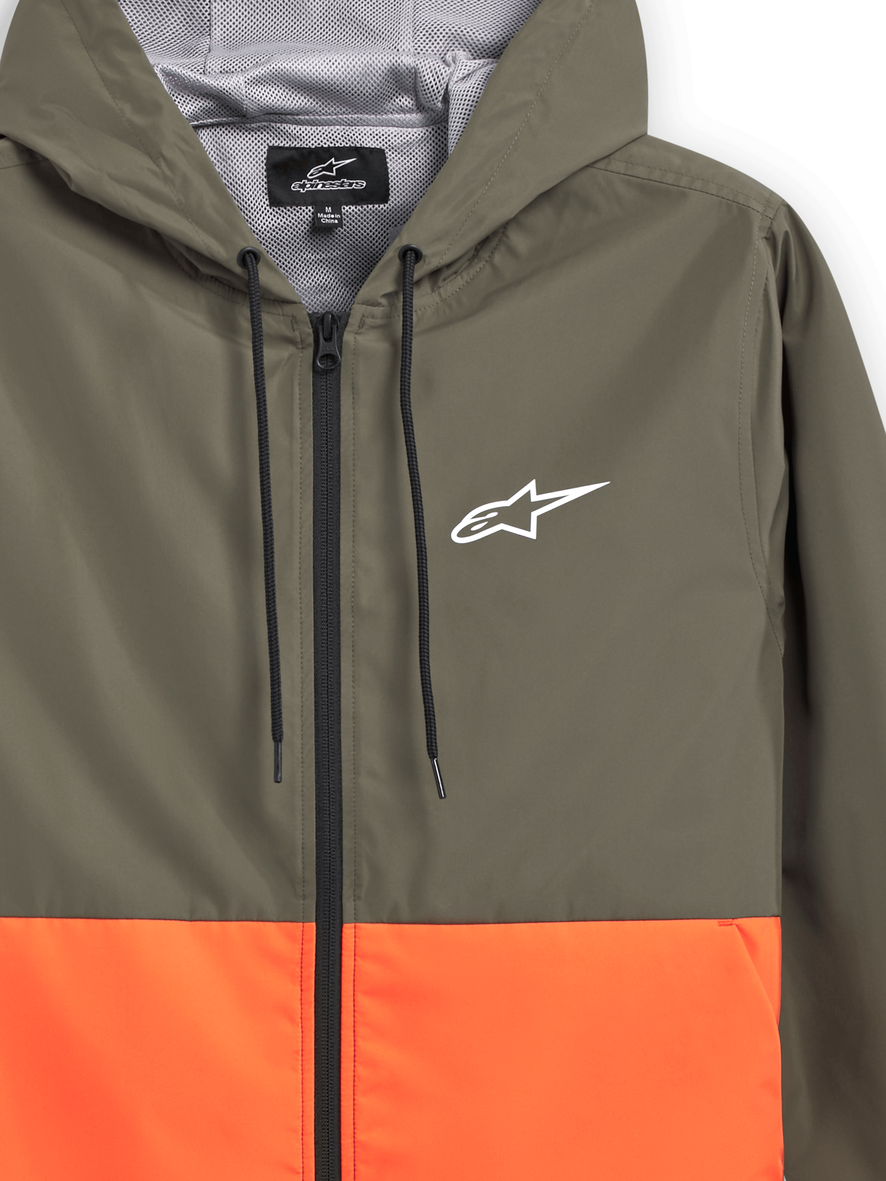 Giacca a vento Alpinestars Speeder, giacca a vento leggera con cappuccio, design color-block in verde militare e arancione, logo Alpinestars bianco sul petto, cappuccio foderato in rete con cordini neri, abbigliamento sportivo casual