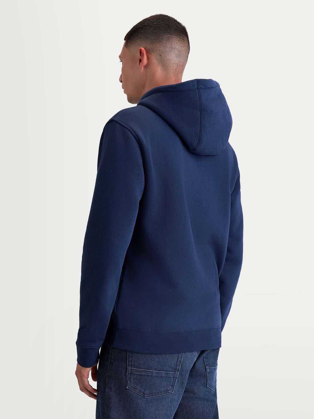 Alpinestars Felpa Con Cappuccio Ageless V3, felpa in pile casual da uomo, vista posteriore su modello, blu, cappuccio autofoderato, polsini e orlo a coste, cotone e poliestere riciclato